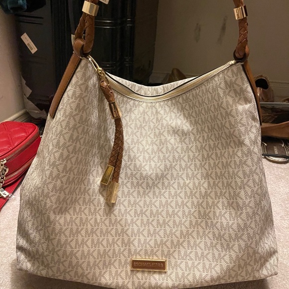 Micheal kors bag - Picture 2 of 3